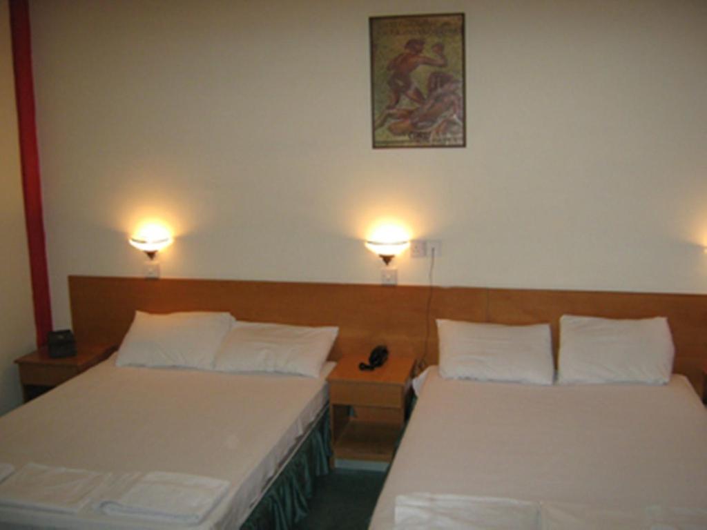 Sky Hotel Nicosia Room photo